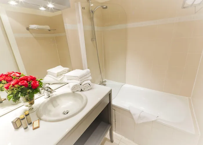 Champerret Heliopolis Отель