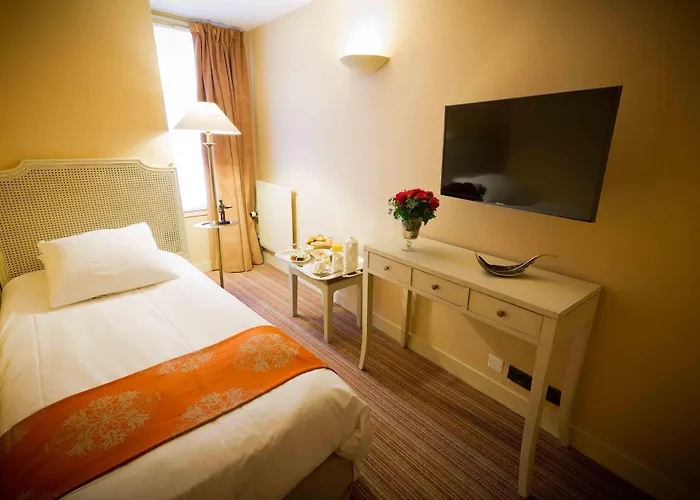 Отель Champerret Heliopolis Париж