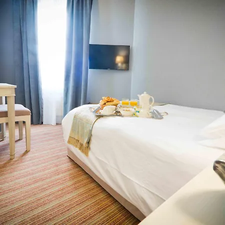 Champerret Heliopolis Otel Paris