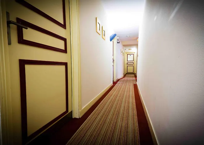 Champerret Heliopolis Otel Paris